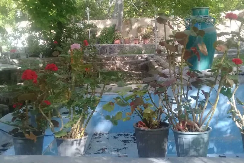 باغ شریف 5،بافت - اجاره اقامتگاه بوم‌گردی روزانه در بافت - اتاقک