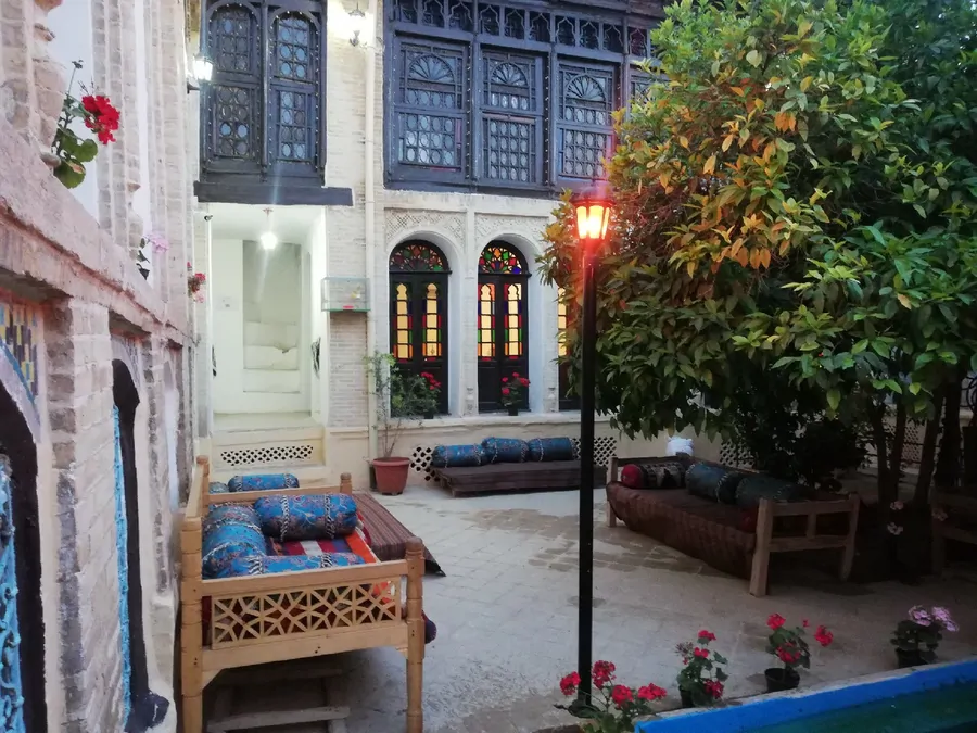  قاجاریه(اتاق شاه نشین)،شیراز - اجاره اقامتگاه بوم‌گردی مبله در شیراز - اتاقک