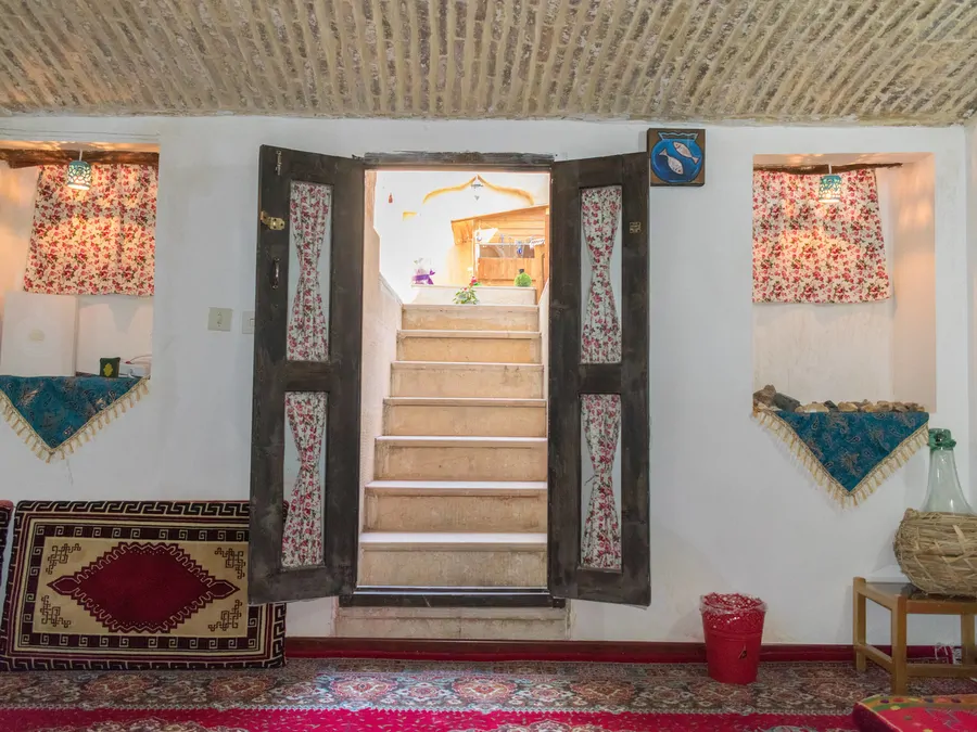 ترنجستان(اتاق پنج تخت قاجاریه)،شیراز - اجاره اقامتگاه بوم‌گردی روزانه در شیراز - اتاقک