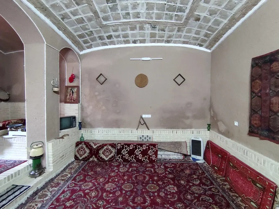 خانم تاج نوش آباد (اتاق سرداب بابا علی)،آران و بیدگل - اجاره اقامتگاه بوم‌گردی مبله در آران و بیدگل - اتاقک