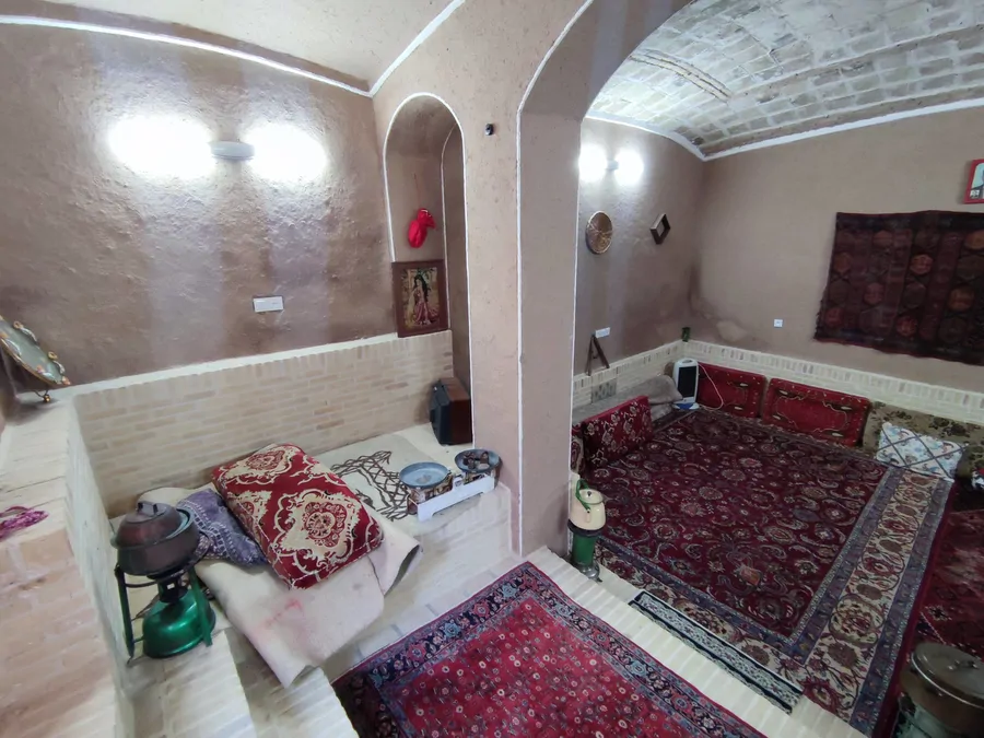 خانم تاج نوش آباد (اتاق سرداب بابا علی)،آران و بیدگل - اجاره اقامتگاه بوم‌گردی روزانه در آران و بیدگل - اتاقک