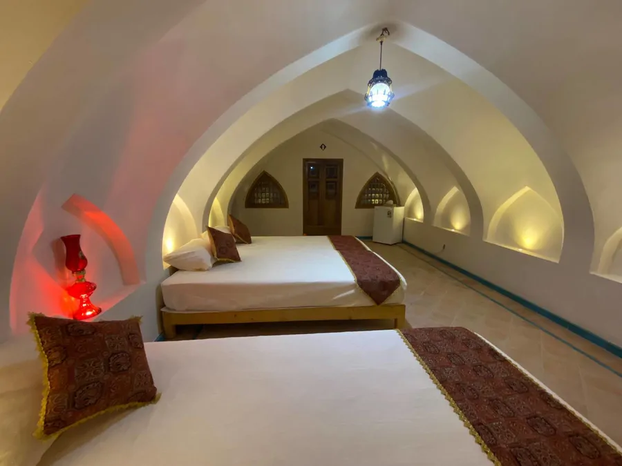 سرای نفیس (اتاق فیروزه)،کاشان - اجاره هتل سنتی در کاشان - اتاقک