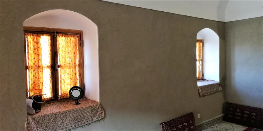 آق سید ذبیح الله  (اتاق زیر پله)،طبس - اجاره اقامتگاه بوم‌گردی در طبس - اتاقک