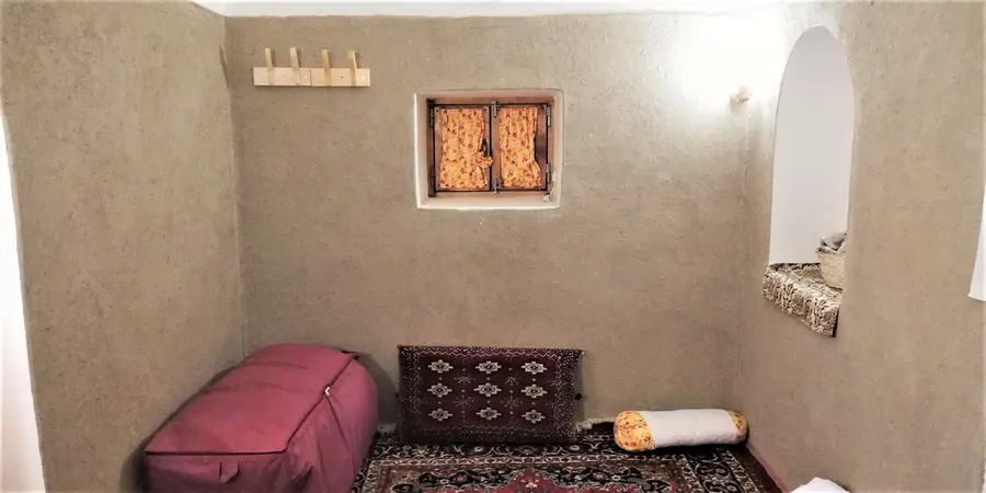 آق سید ذبیح الله  (اتاق کوچیک)،طبس - اجاره اقامتگاه بوم‌گردی روزانه در طبس - اتاقک